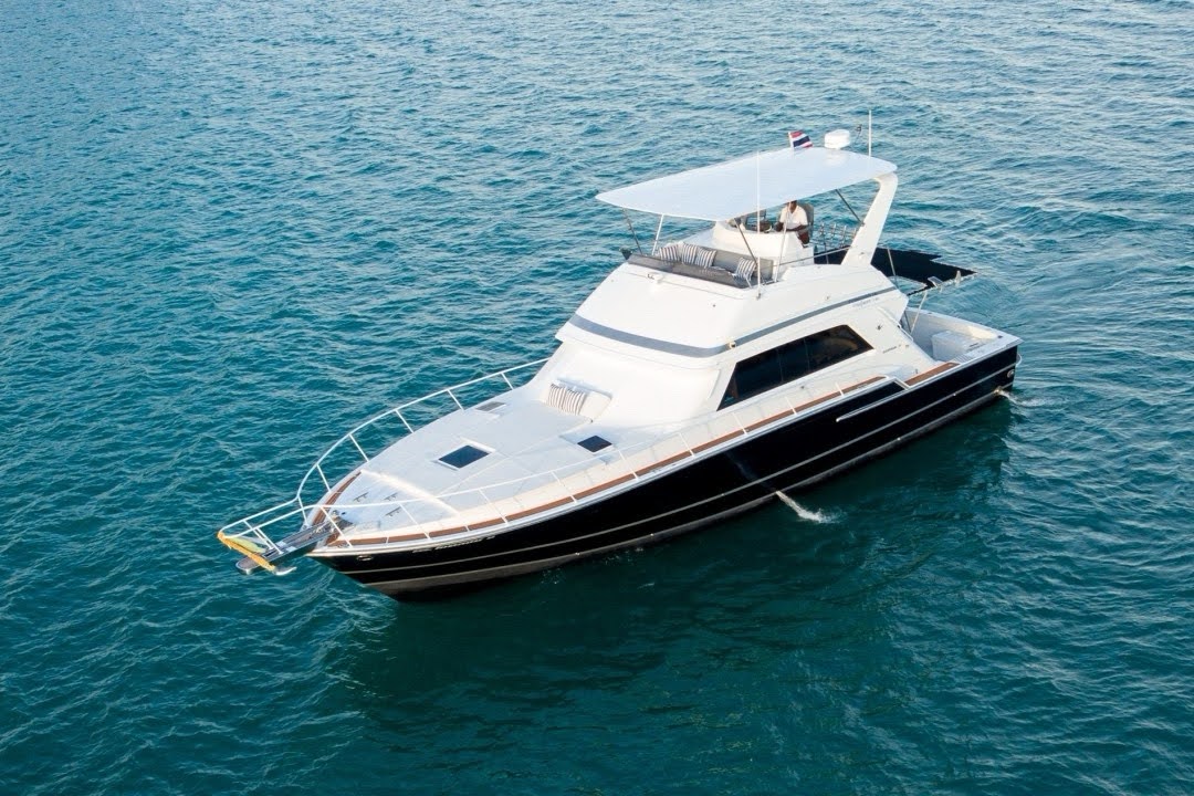 Bertram 50 Motor Yacht - Exterior Cruising